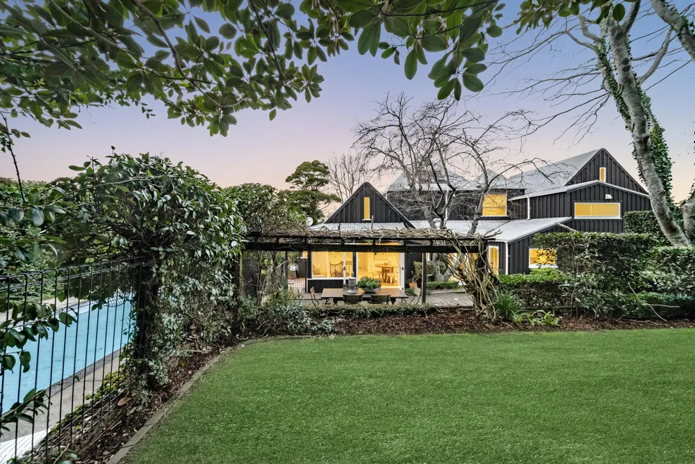 Photos of 8 Loch Street