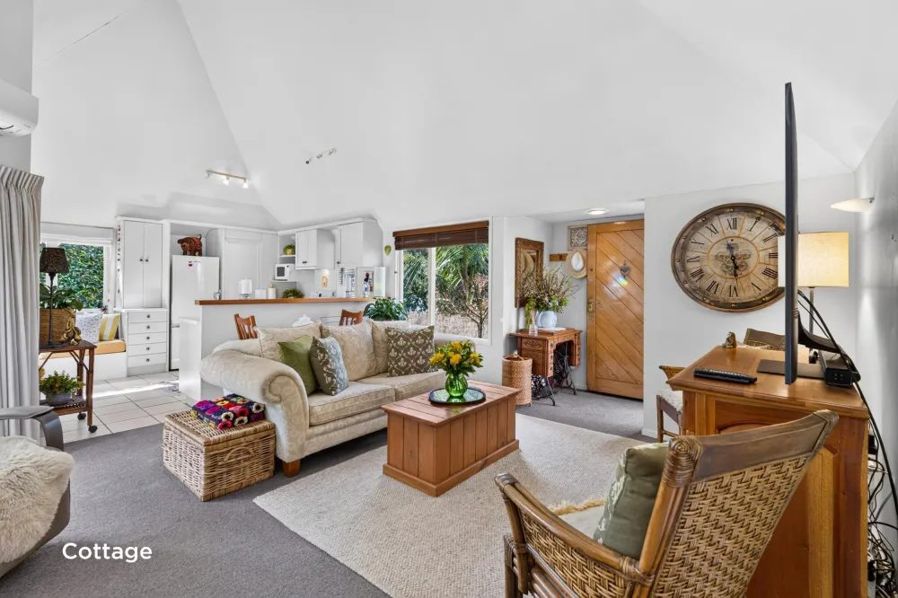 Photos of 8 Loch Street