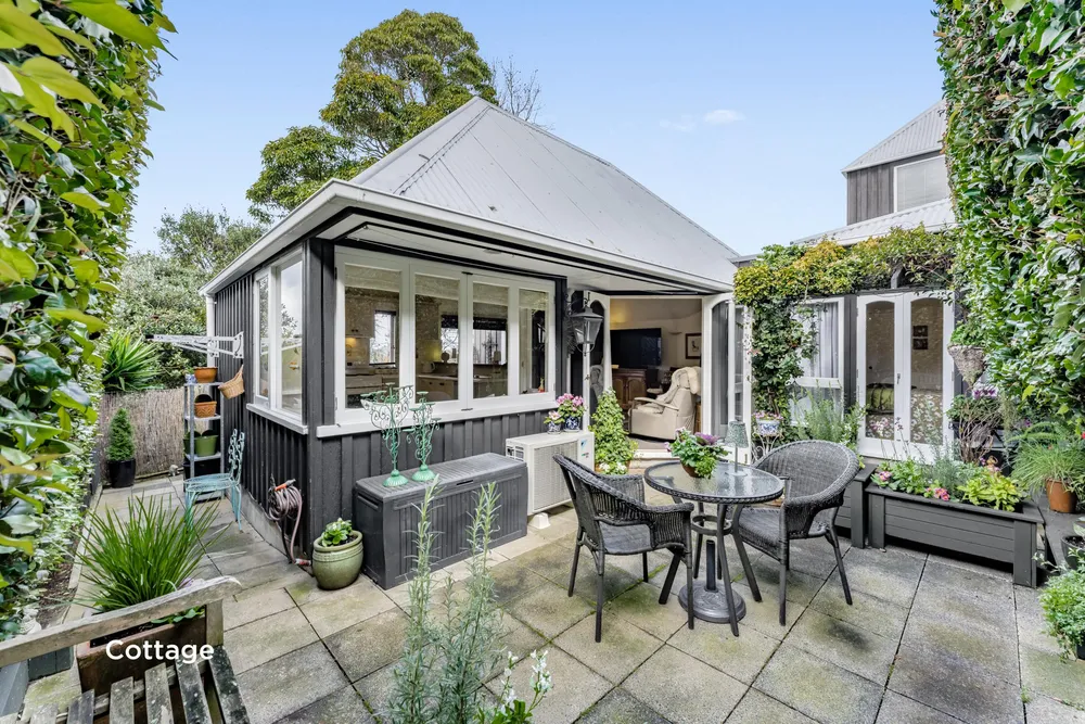 Photos of 8 Loch Street