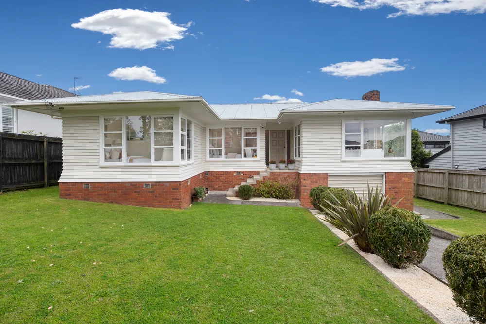 Photos of 18 Lisburn Avenue