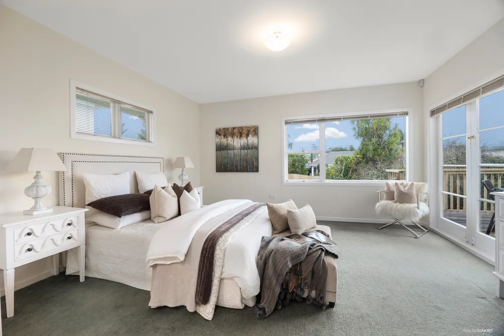 Photos of 18 Lisburn Avenue