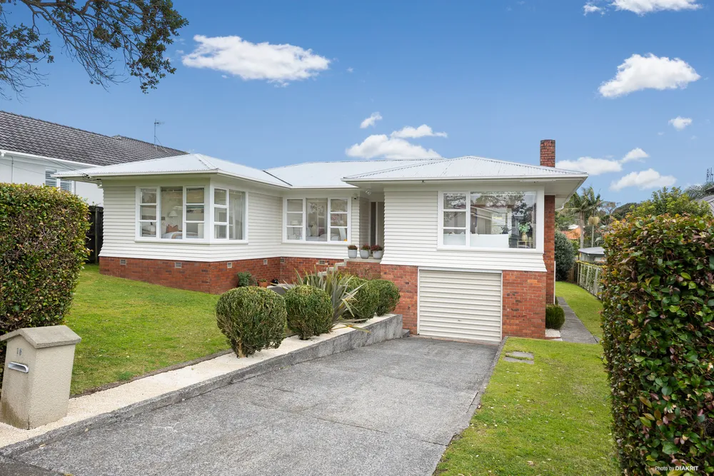 Photos of 18 Lisburn Avenue