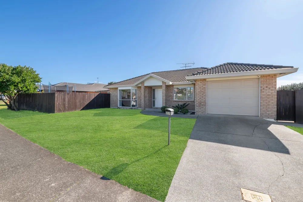 Photos of 27 Redcastle Drive