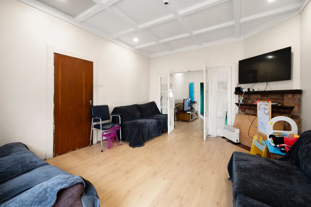 Photos of 18 Sturges Avenue