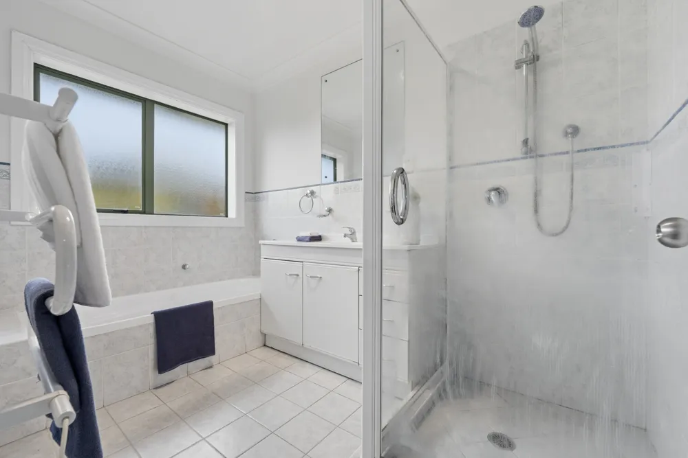 Photos of 18 Broadhurst Road