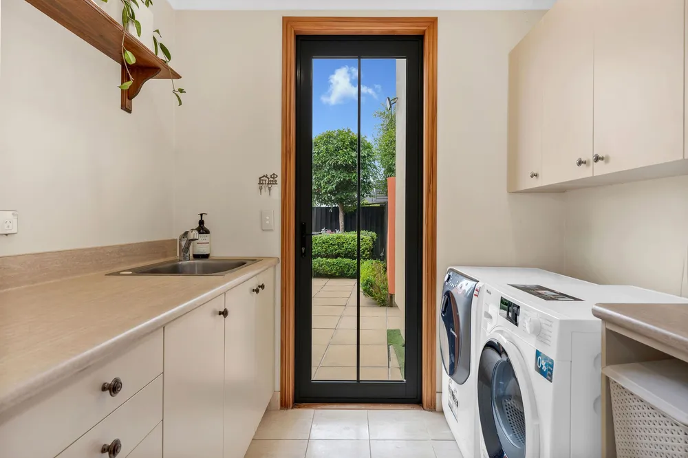 Photos of 12 Eynsham Court