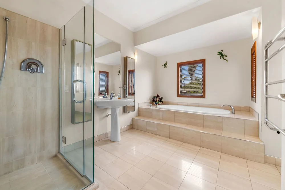 Photos of 12 Eynsham Court