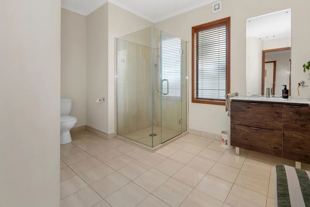 Photos of 12 Eynsham Court