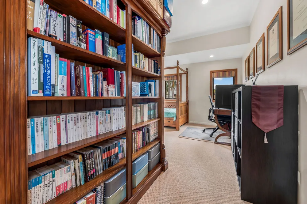 Photos of 12 Eynsham Court