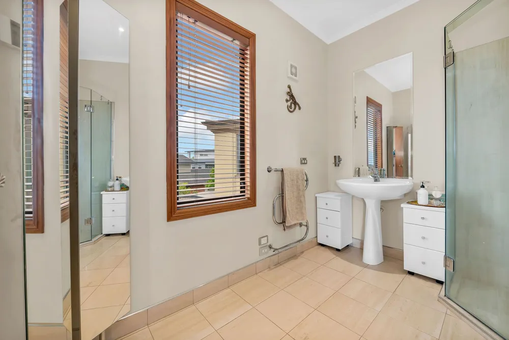 Photos of 12 Eynsham Court