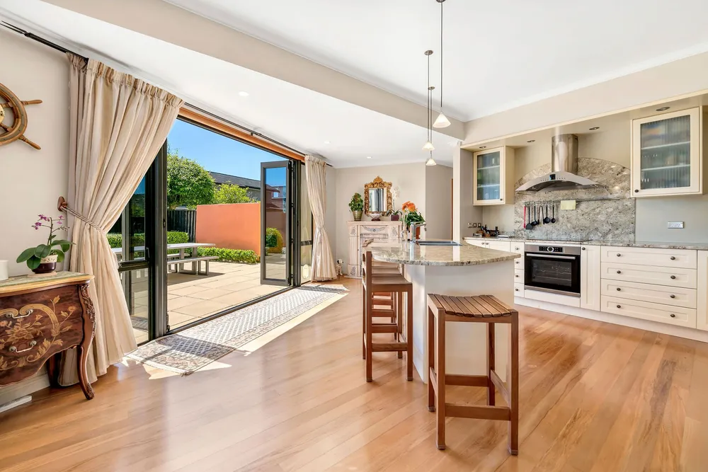 Photos of 12 Eynsham Court