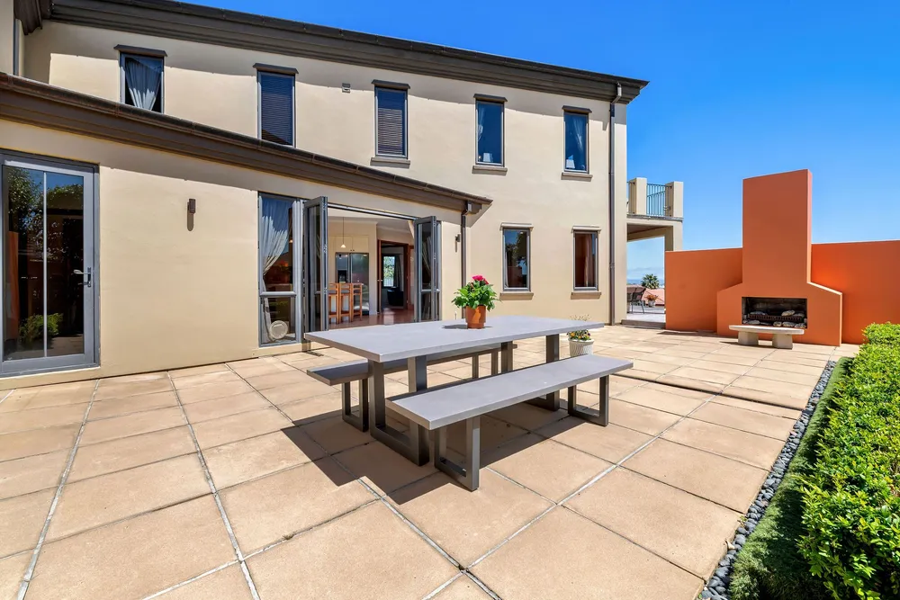 Photos of 12 Eynsham Court