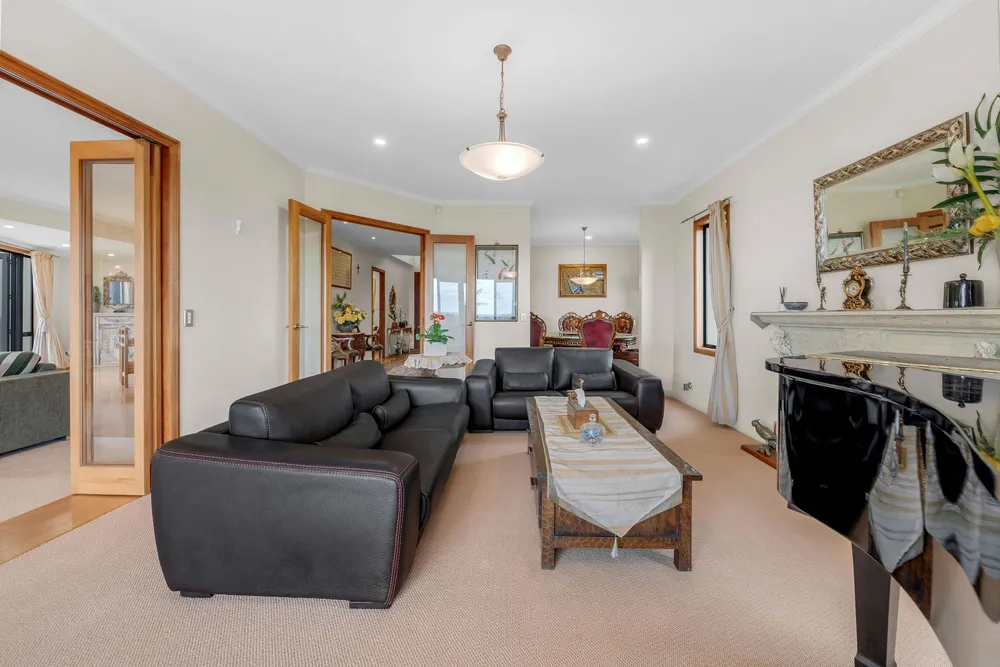Photos of 12 Eynsham Court