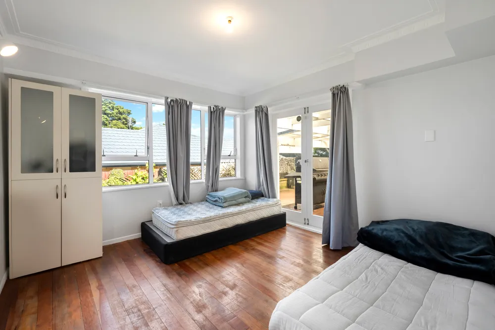 Photos of 2 Knights Drive