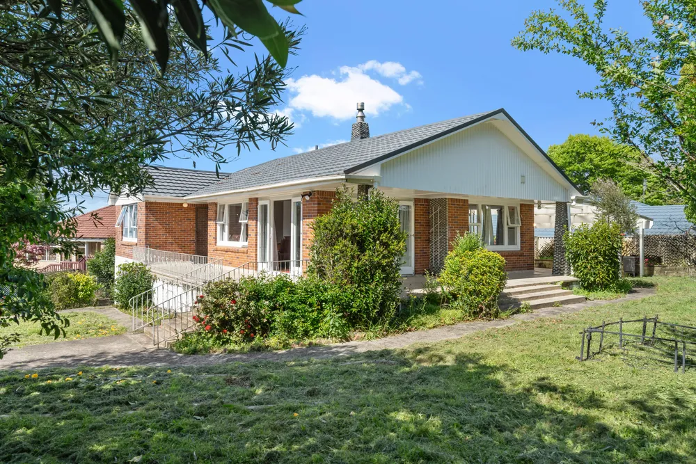 Photos of 2 Knights Drive