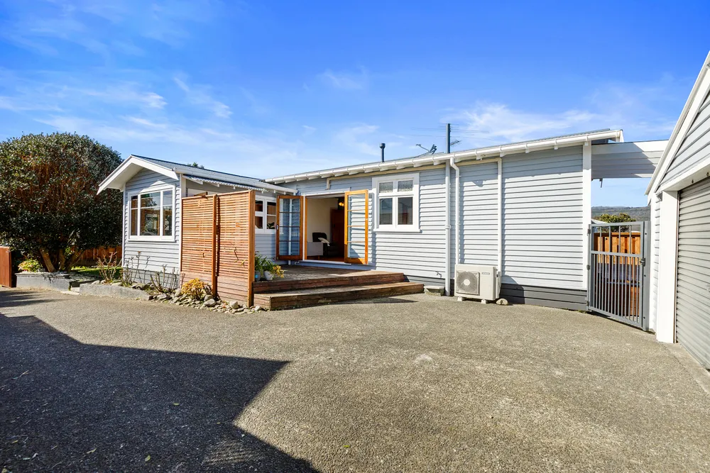 Photos of 23 Stellin Street
