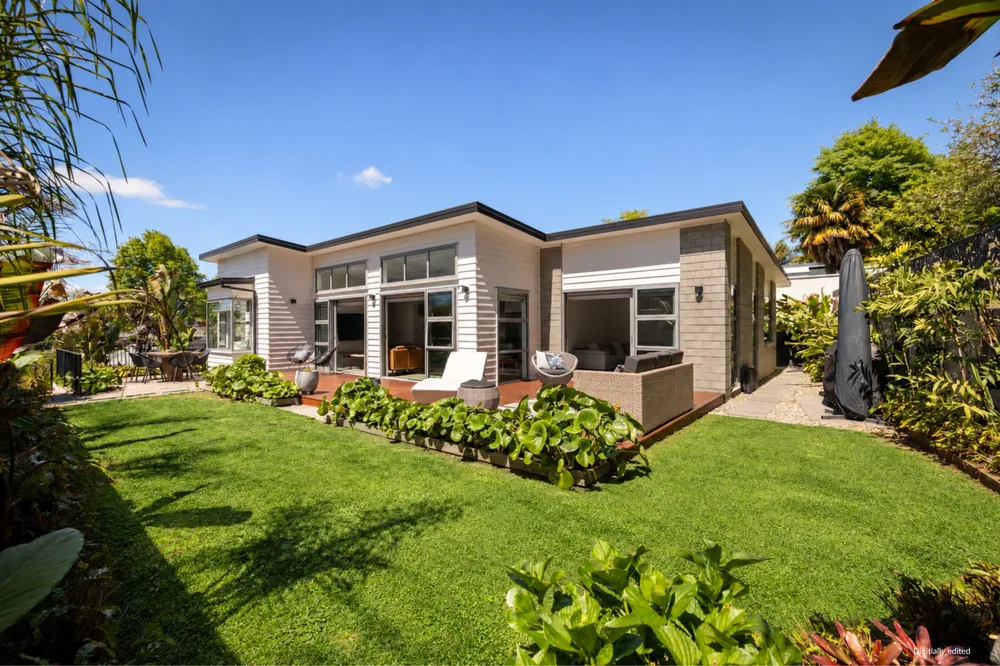 Photos of 1C Pendennis Crescent