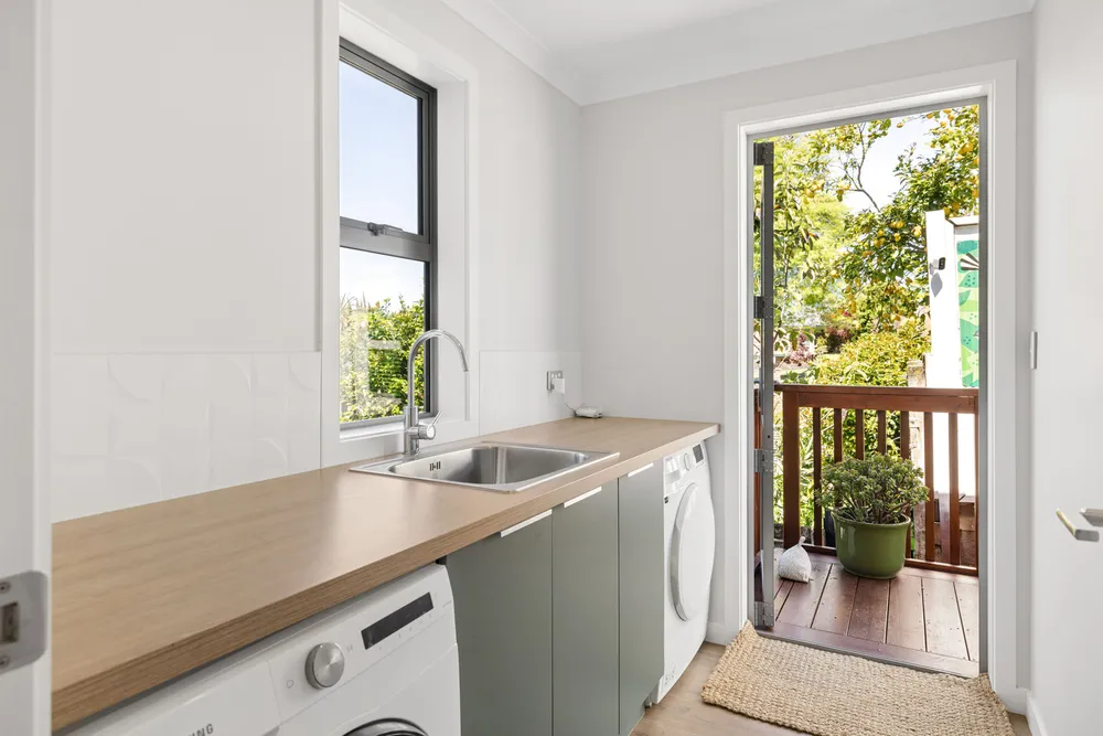 Photos of 1C Pendennis Crescent