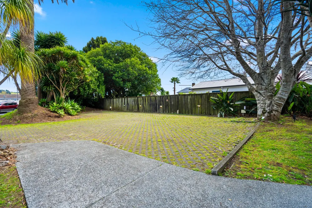 Photos of 70 Kamo Road