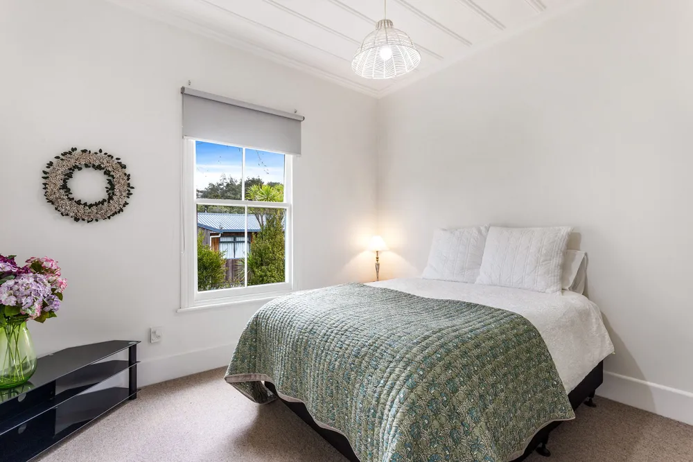 Photos of 15 West Lynn Road