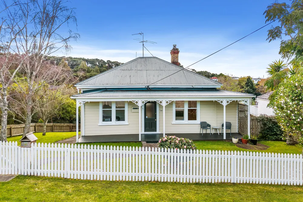 Photos of 15 West Lynn Road