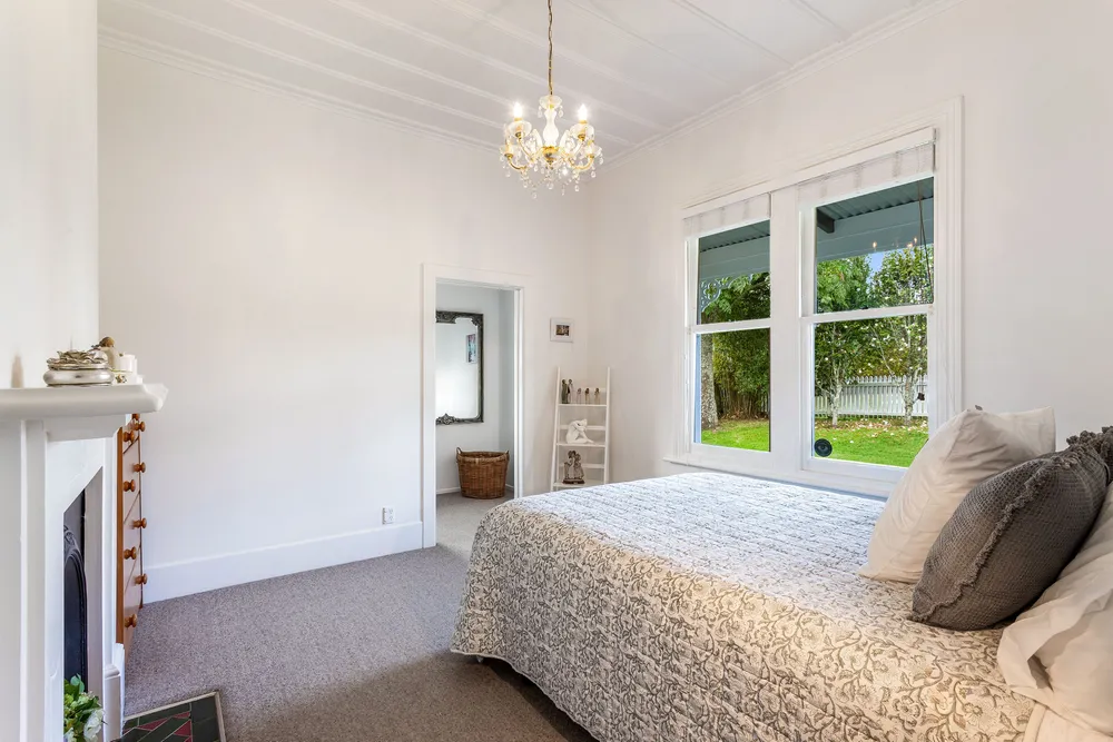 Photos of 15 West Lynn Road