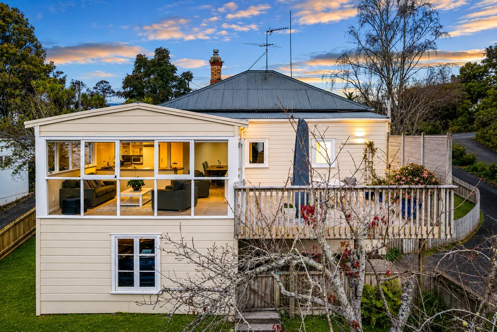 Photos of 15 West Lynn Road