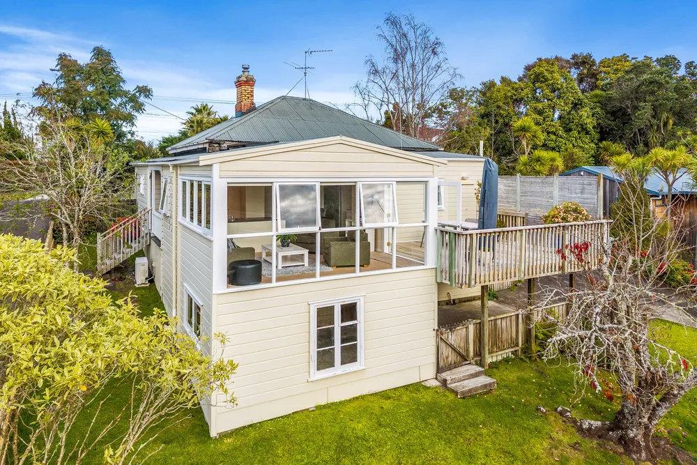 Photos of 15 West Lynn Road