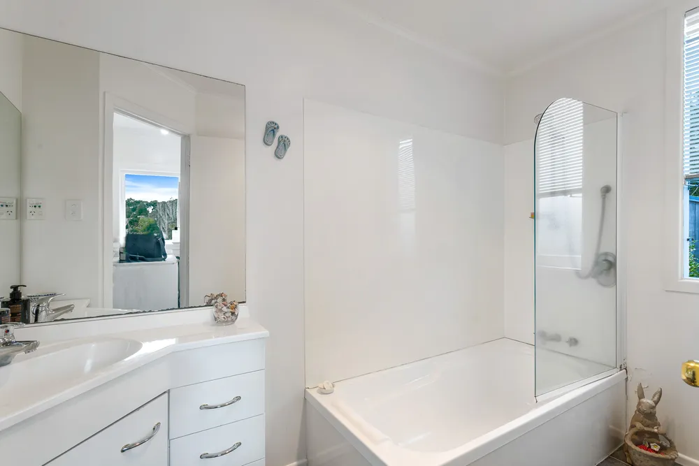 Photos of 15 West Lynn Road
