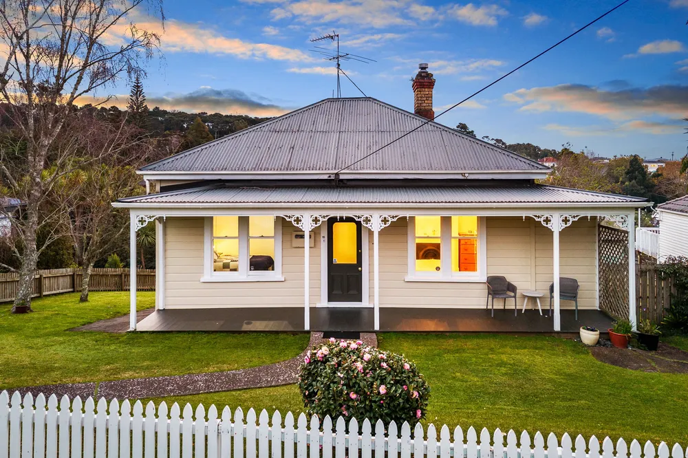 Photos of 15 West Lynn Road