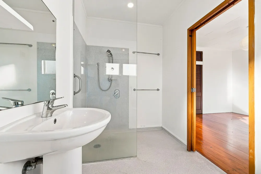 Photos of 308 Hurstmere Road