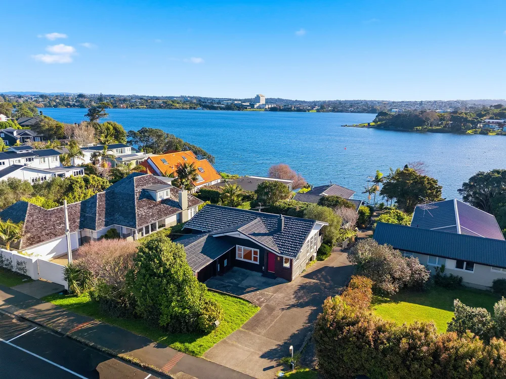 Photos of 308 Hurstmere Road