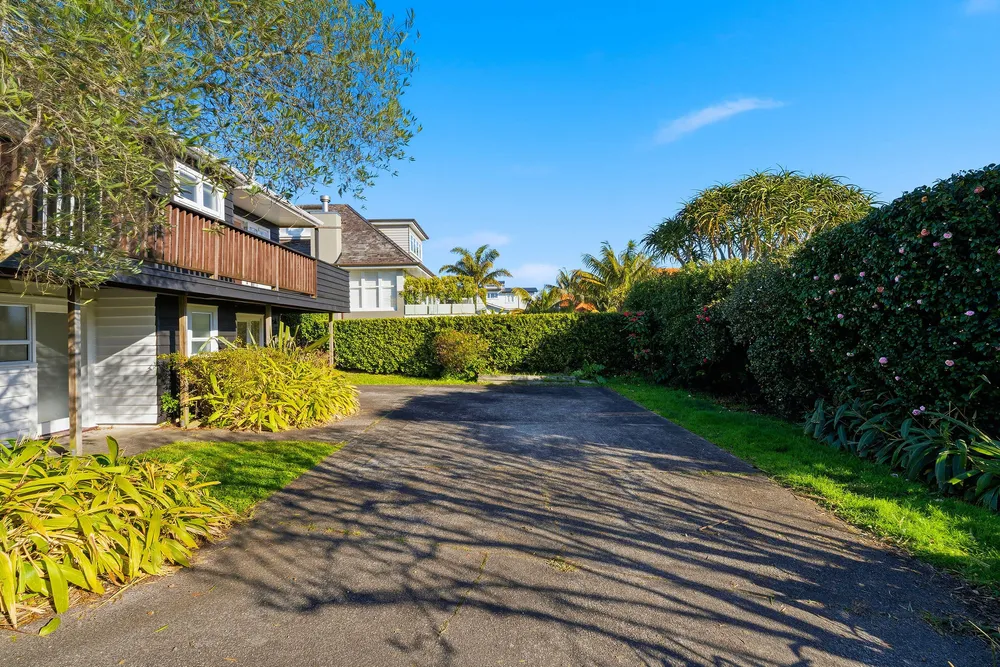 Photos of 308 Hurstmere Road