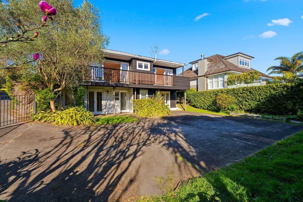 Photos of 308 Hurstmere Road