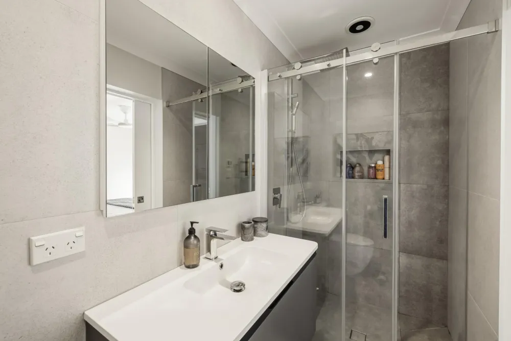 Photos of 30 Thirteenth Avenue