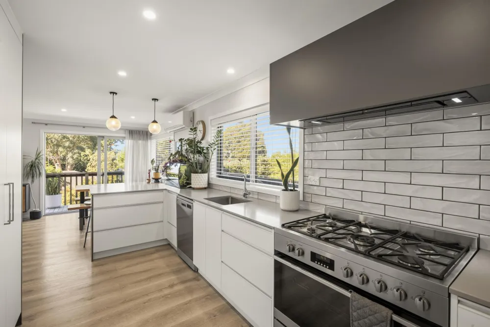 Photos of 30 Thirteenth Avenue