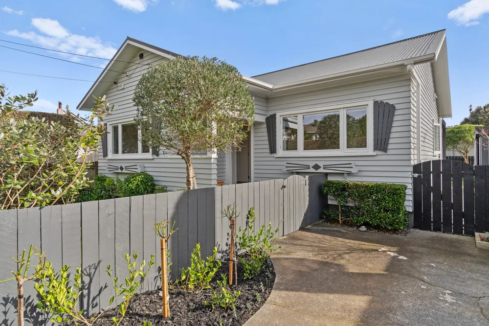 Photos of 28 Renfrew Avenue