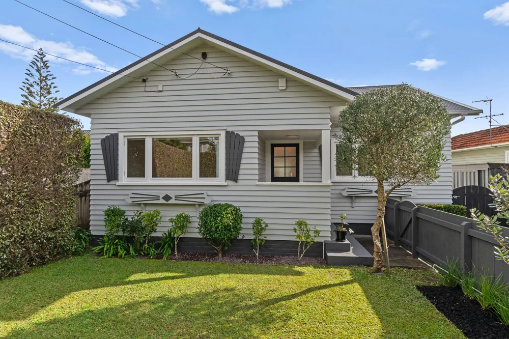 Photos of 28 Renfrew Avenue