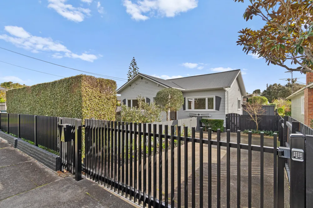 Photos of 28 Renfrew Avenue