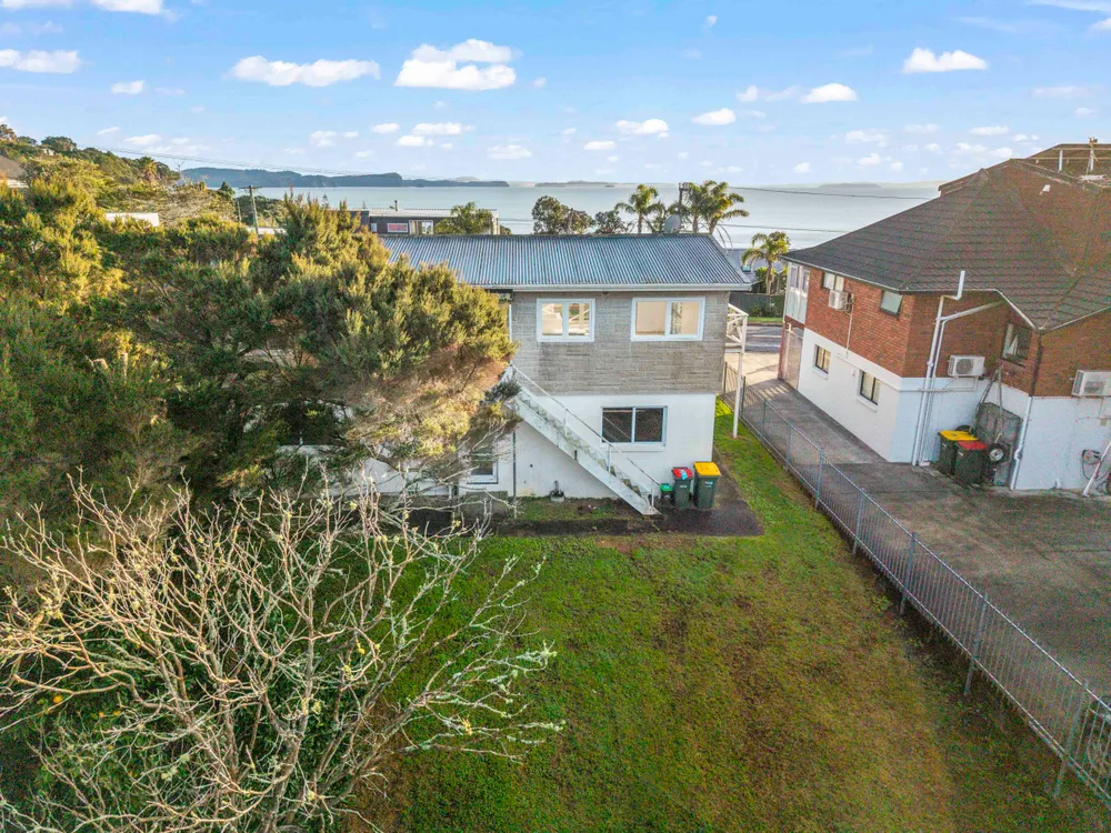 Photos of 195 Vipond Road