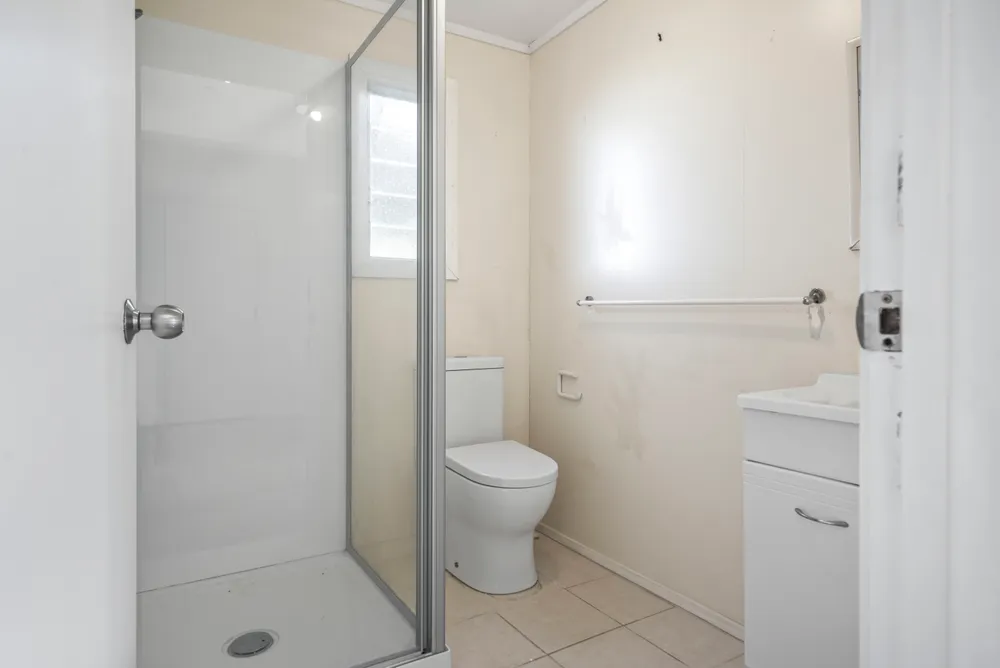 Photos of 195 Vipond Road