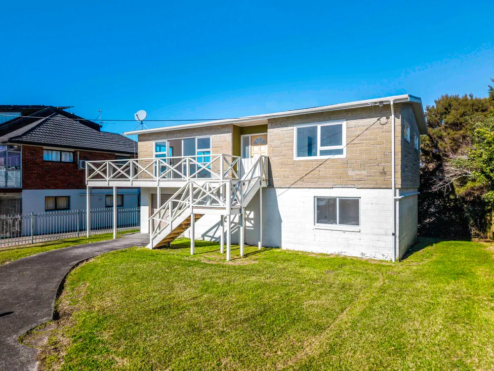 Photos of 195 Vipond Road