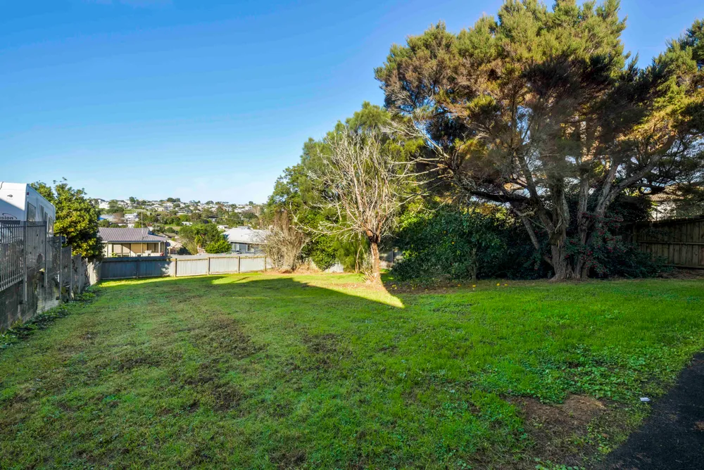 Photos of 195 Vipond Road