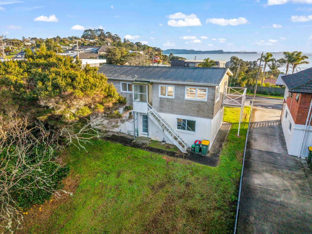 Photos of 195 Vipond Road