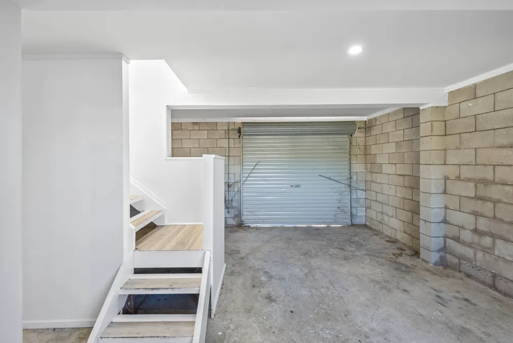 Photos of 195 Vipond Road