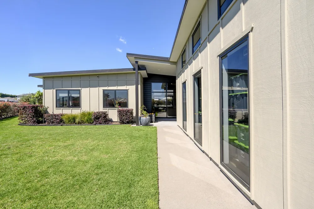 Photos of 2 Benmore Crescent