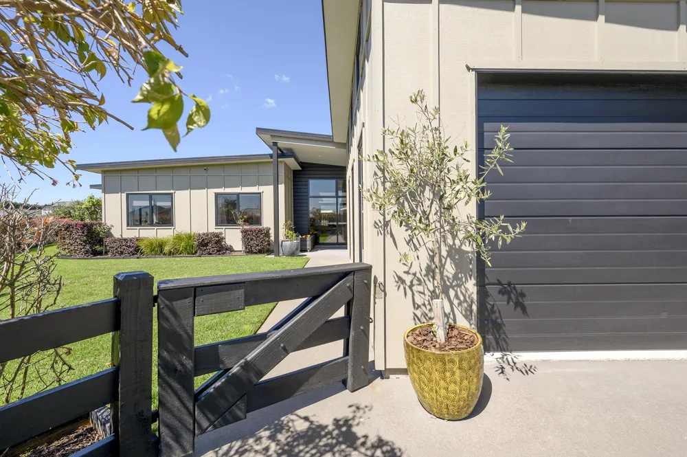 Photos of 2 Benmore Crescent