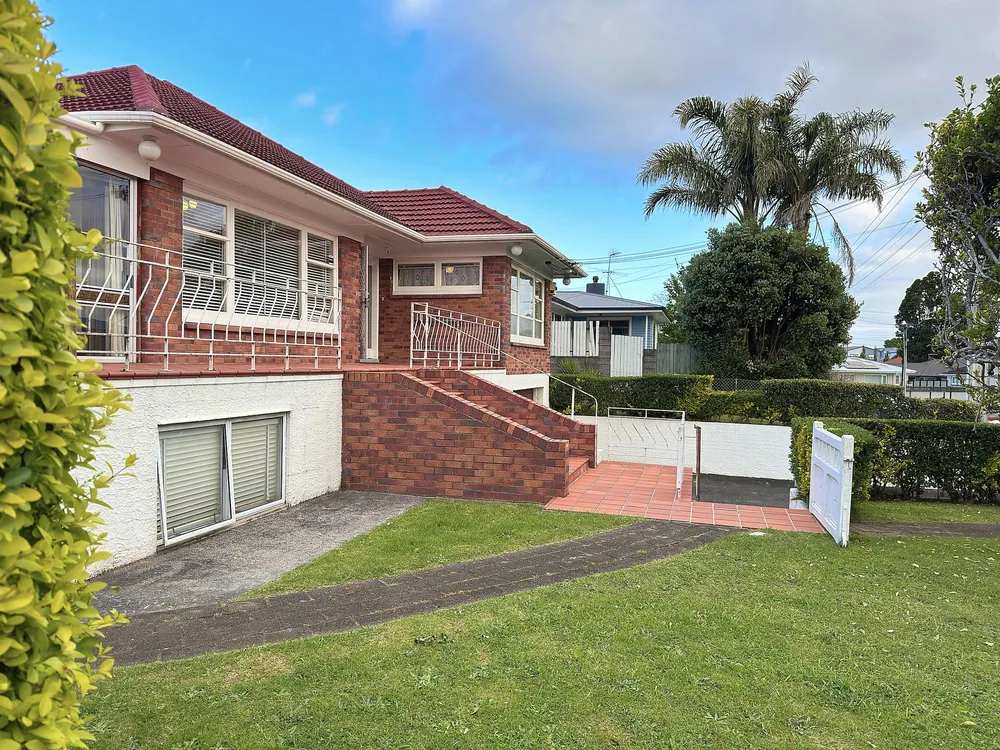 Photos of 23 Alma Crescent