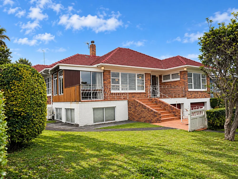 Photos of 23 Alma Crescent