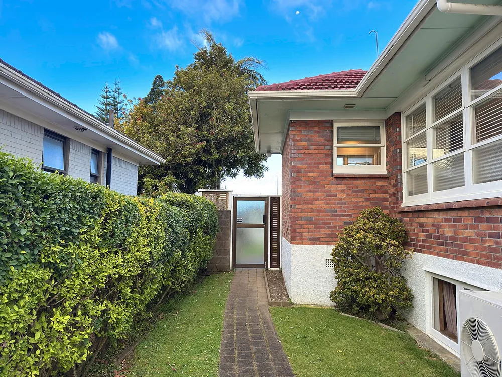 Photos of 23 Alma Crescent